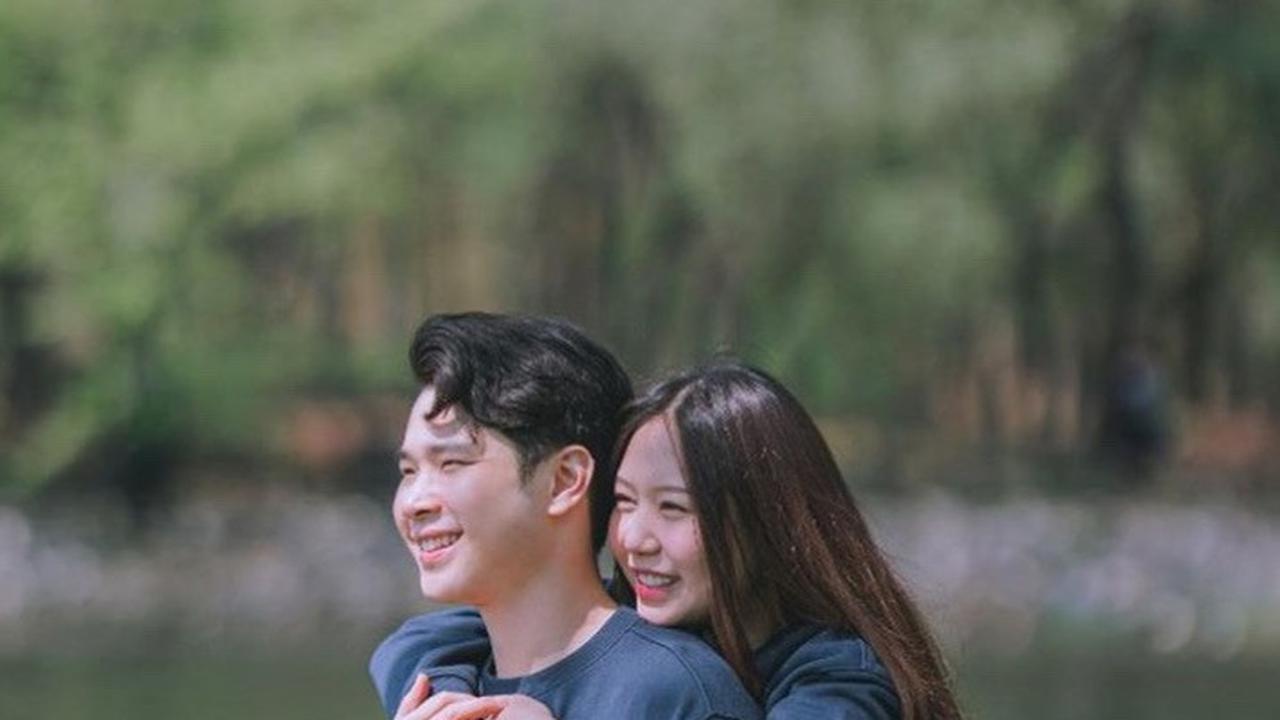 Semenjak kehamilan Sisca diketahui publik, Jess dan Sisca lebih terbuka di media sosial. Keduanya terlihat lebih sering aktif di media sosial dan membagikan konten terbaru.