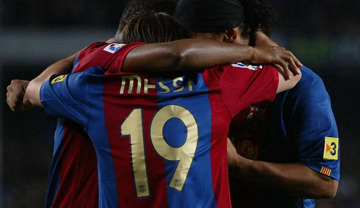 Nomor punggung 19 menjadi nomor Messi yang selanjutnya ketika membela Barcelona di musim 2006/2007. Selain itu, nomor tersebut juga digunakan La Pulga ketika bermain di Timnas Argentina musim 2004/2005 dan 2005/2006 silam. (Foto: AFP/Cesar Rangel)