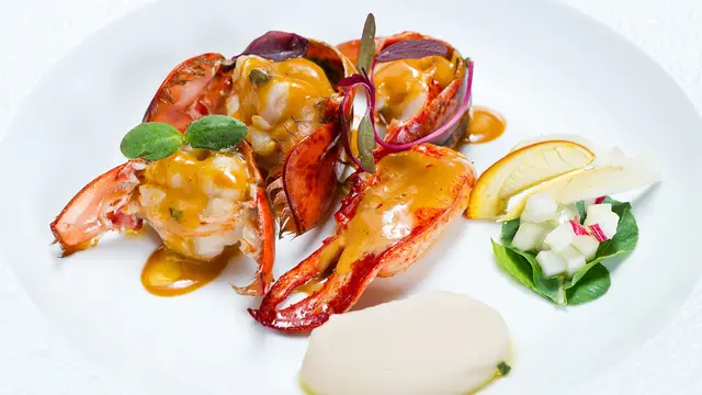 Roast Lobster di 8 1/2 Otto e Mezzo Bombana
