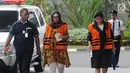 Mantan anggota DPRD Sumut Rahmianna Delima Pulungan (tengah) dan Hakim Adhoc Tipikor PN Medan Merry Purba (kanan) tiba di Gedung KPK, Jakarta, Kamis (20/9). Keduanya akan menjalani pemeriksaan penyidik KPK terkait suap. (Merdeka.com/Dwi Narwoko)