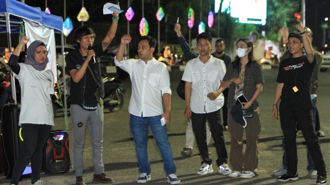 <p>AJI Palembang bersama para awak jurnalis, LPM dan organisasi lainnya memperingati Hari Kebebasan Pers Dunia di simpang DPRD Sumsel, di Jalan Radial Palembang, Rabu (3/5/2023) malam (Dok. Humas AJI Palembang / Nefri Inge)</p>