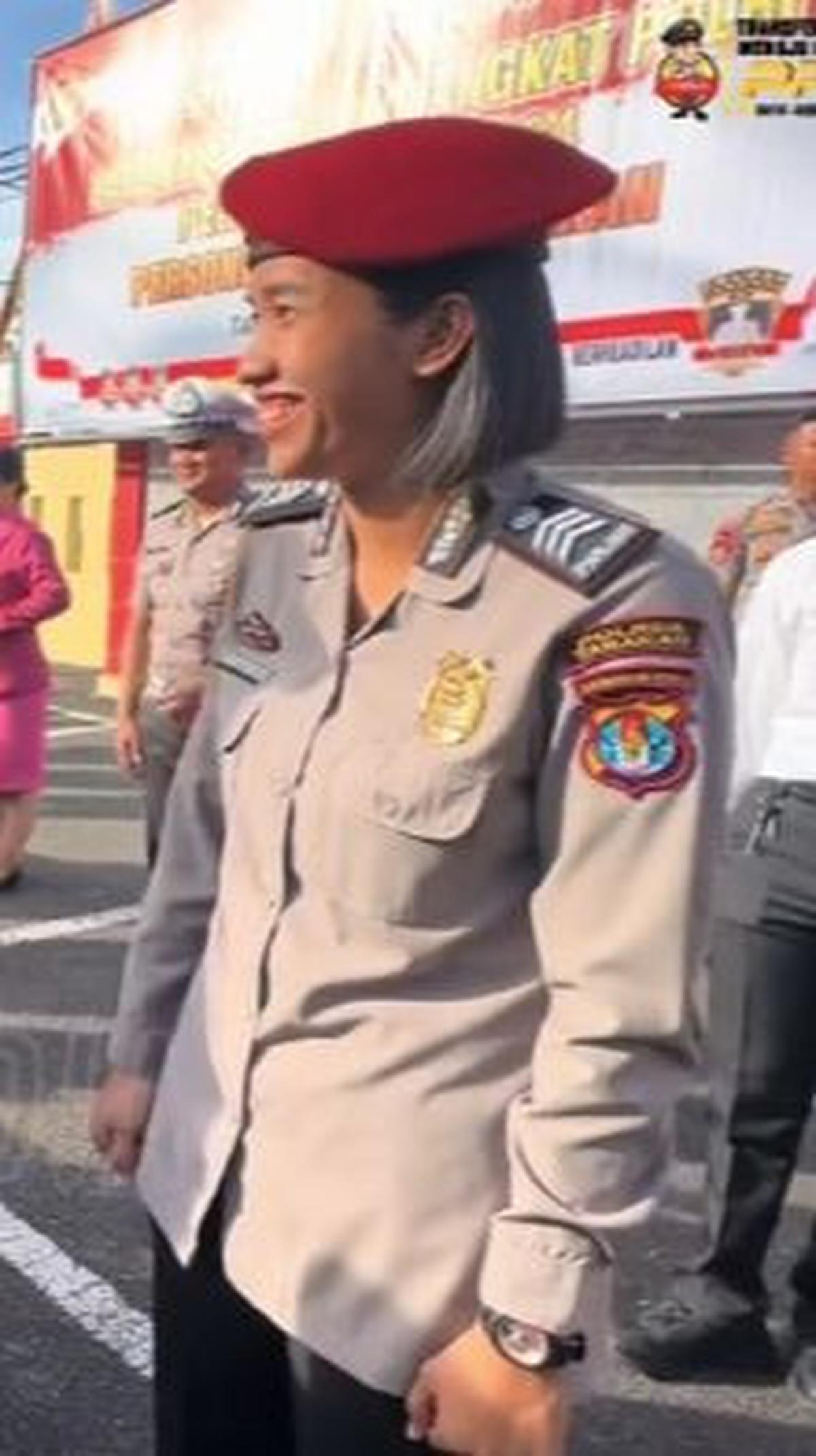 Polwan Dihukum karena Belum Menikah<br>