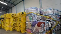 Produk tekstil impor yang diduga ilegal berupa 19.391 bal pakaian bekas dalam karung (balpres) senilai Rp 112,35 miliar diamankan Kementerian Perdagangan (Kemendag).