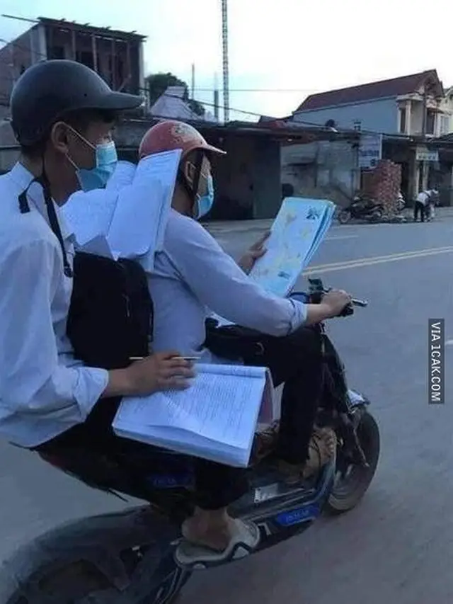 Aksi Pelajar Saat Dikejar Ujian