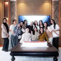 Sebagai Aries Babes, Nia Ramadhani, Tya Ariestya, dan Wulan Guritno rayakan ulang tahun bersama [@wulanguritno]