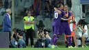 Federico Bernardeschi (kedua kanan) melakukan selebrasi usai mencetak gol ke gawang Barcelona di International Champions Cup (ICC) 2015 di Stadio Artemio Franchi, Senin (3/8/2015). Fiorentina menang atas Barcelona dengan Skor 2-1. (AFP PHOTO/TIZIANA FABI)