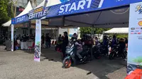 Seri perdana Yamaha Cup Race 2025 di Sport Centre Rumbai, Pekanbaru Riau, 17-18 Mei. Tampak peserta mengikuti kelas Yamalube Turbo Matic Drag Battle. (Hendry Wibowo/Bola.com)