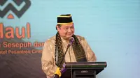 Menteri Koordinator Bidang Perekonomian Airlangga Hartarto menyampaikan sambutan dalam Haul Almarhumin Sesepuh dan Warga Pondok Buntet Pesantren 2022 di Cirebon, Jawa Barat, Sabtu (6/8/2022).