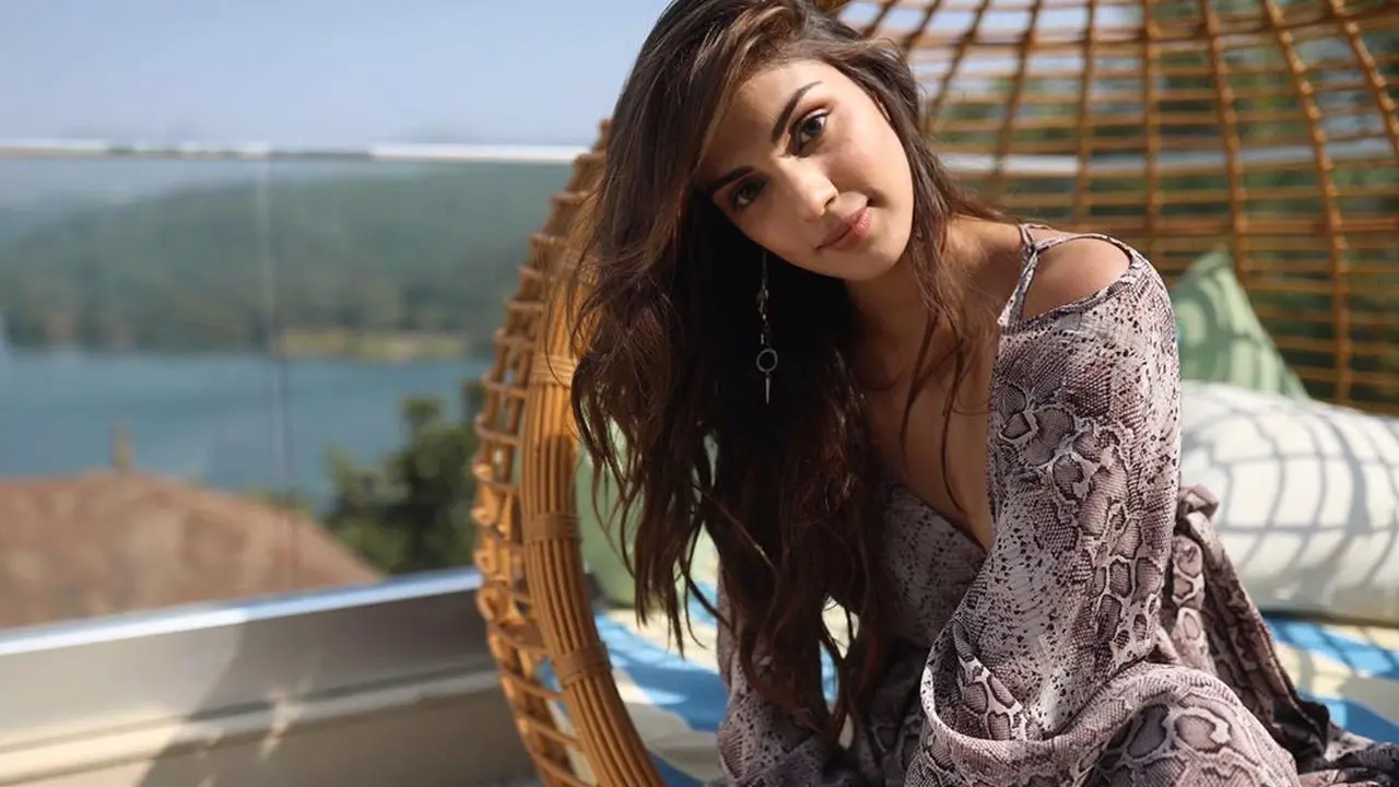 4 Fakta Rhea Chakraborty Ditahan Polisi, Terkait Kematian Sushant Singh Rajput