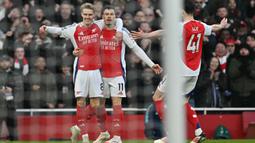 Keunggulan Arsenal dibuka pada menit ke-2 lewat gol yang dicetak Martin Odegaard. (Glyn KIRK/AFP)