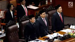 Wakil Ketua DPR Taufik Kurniawan (kiri), Fadli Zon (tengah) dan Fahri Hamzah saat memimpin rapat Paripurna ke 14 di Gedung Nusantara II DPR, Jakarta, Senin (11/12). (Liputan6.com/Johan Tallo)