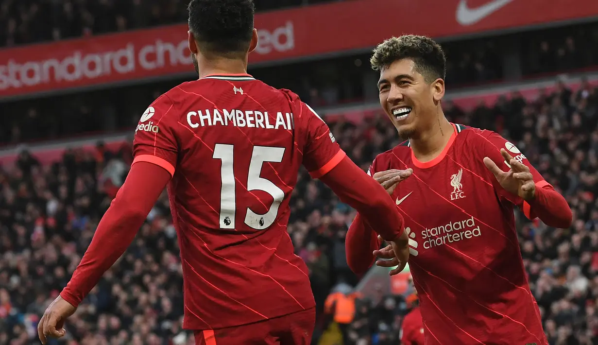 Roberto Firmino. Striker Brasil berusia 30 tahun yang telah 7 musim berseragam Liverpool ini berada di peringkat ketiga sebagai pemain aktif pencetak gol terbanyak bagi Liverpool di semua ajang kompetisi. Ia telah mencetak 95 gol dan 73 assist di semua ajang kompetisi. (AFP/Paul Ellis)