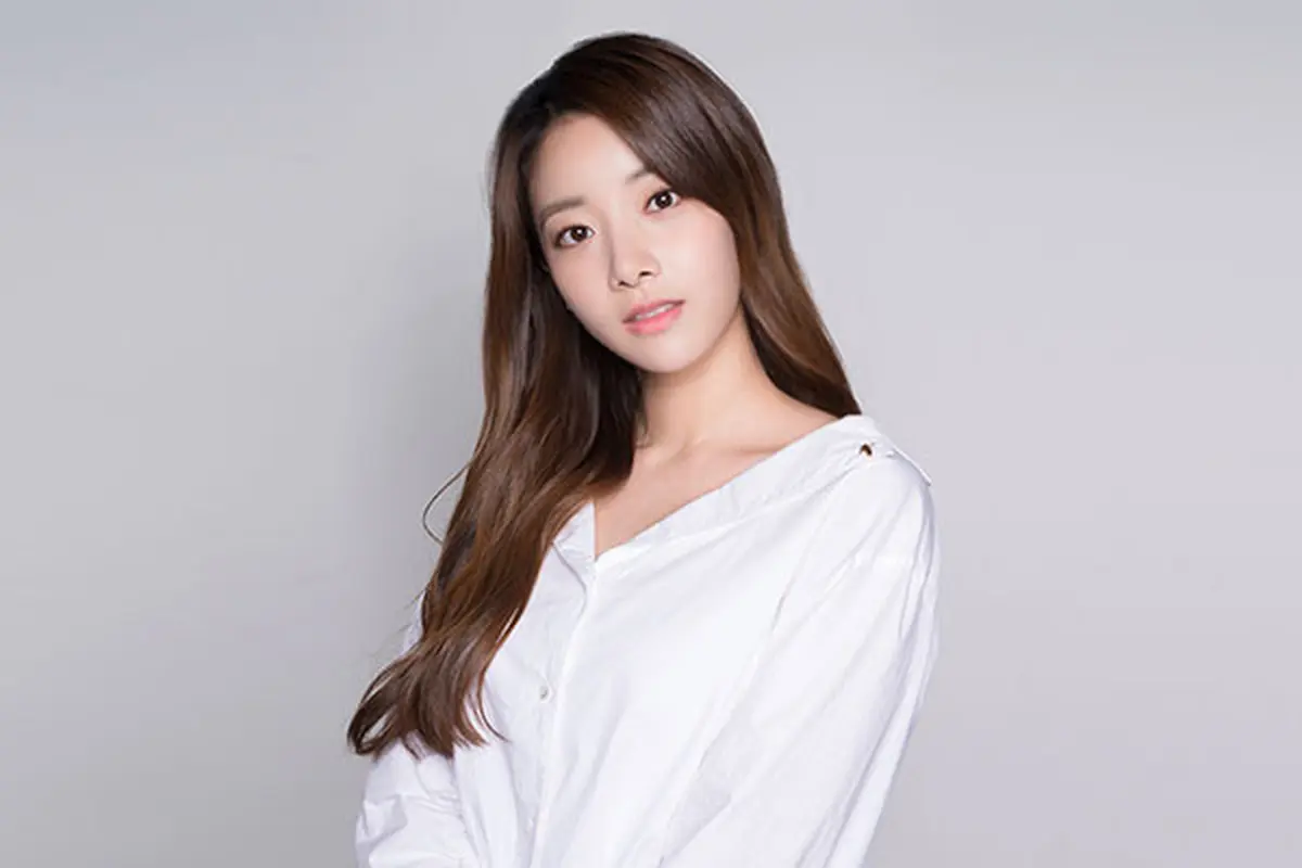 Hyunjoo eks APRIL