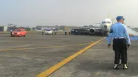 Jasad ketiganya dibawa pulang dengan Boeing 707-400 bersama Kepala Staf Angkatan Udara (KSAU) Marsekal Agus Supriatna. (Ahmad Romadoni/Liputan6.com)