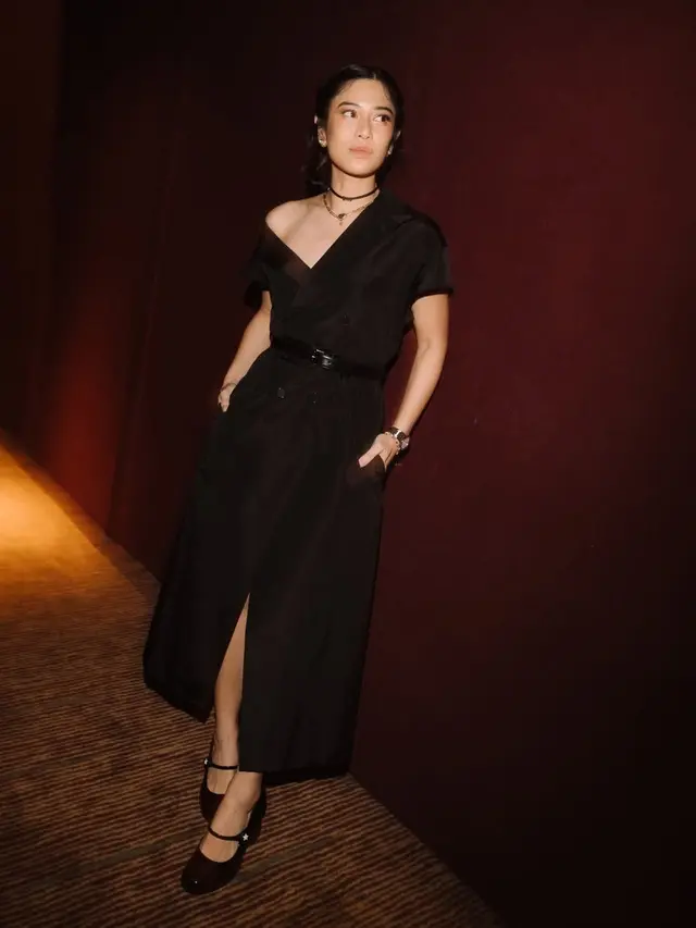 Adu Gaya Dark Stunning Dian Sastrowardoyo, Acha Septriasa, Hana Saraswati dan Della Dartyan di Premiere Film Qodrat 2