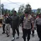 Kapolda Papua Irjen Pol Paulus Waterpauw saat memantau dampak kerusuhan Wamena. (Liputan6.com/ Istimewa/ Katharina Janur)