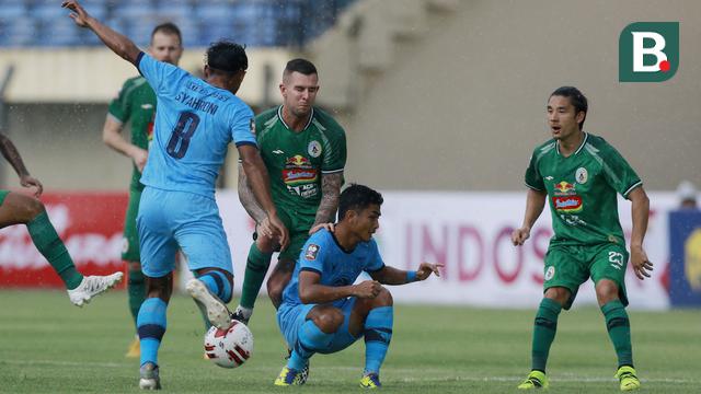 FOTO: Skor Masih 0-0, Pertahanan Kokoh Persela Lamongan Sulit Ditembus PSS Sleman di Babak Pertama - Syahroni