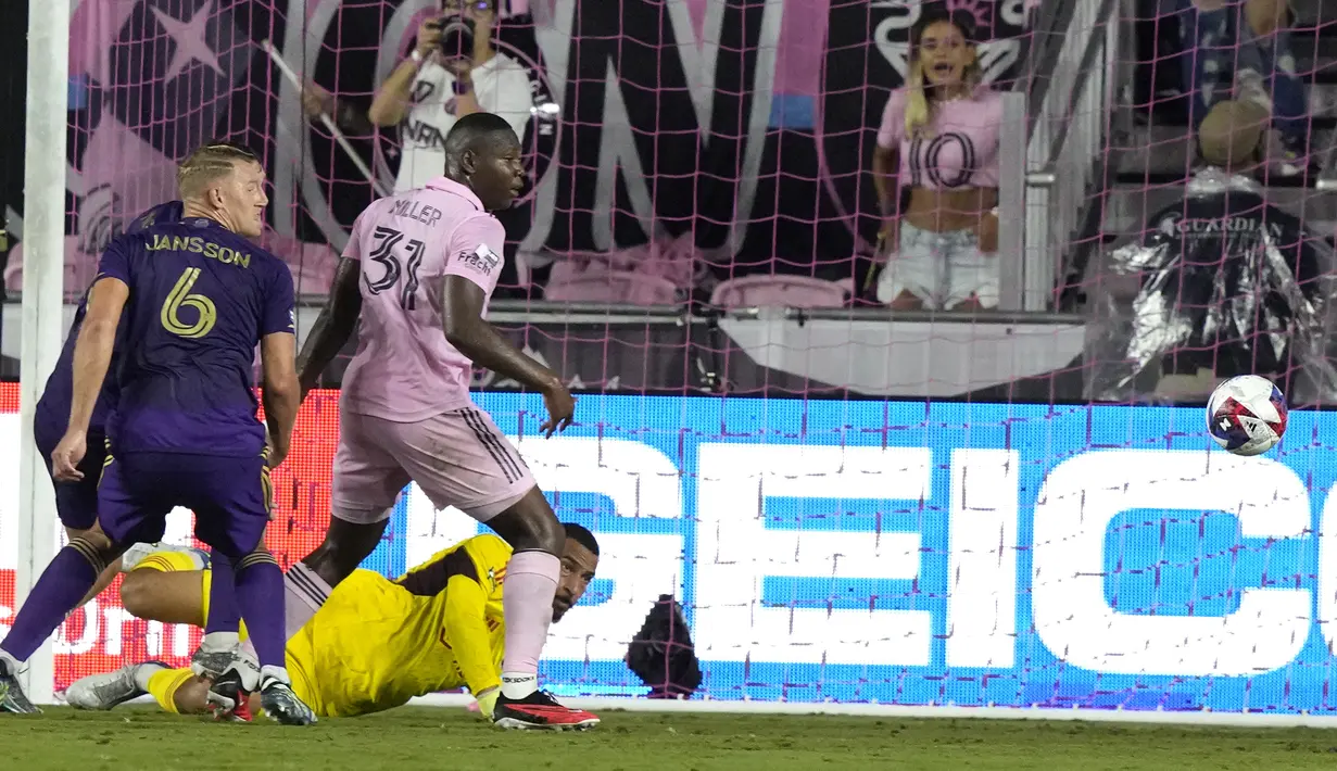 Inter Miami pun menang 3-1 sekaligus memastikan kelolosan ke babak 16 besar untuk menghadapi FC Dallas. (AP Photo/Rebecca Blackwell)