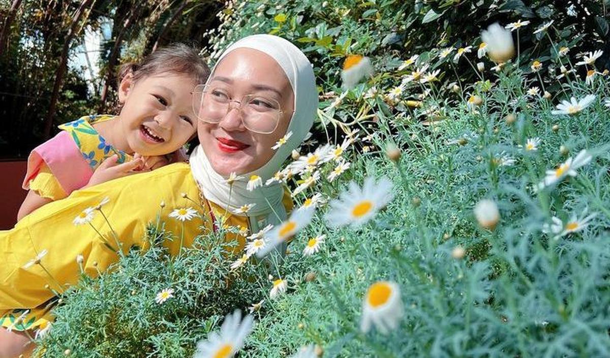 Ada juga yang dibuat salfok dengan penampilan Dian pelangi. Penampilannya begitu cantik.