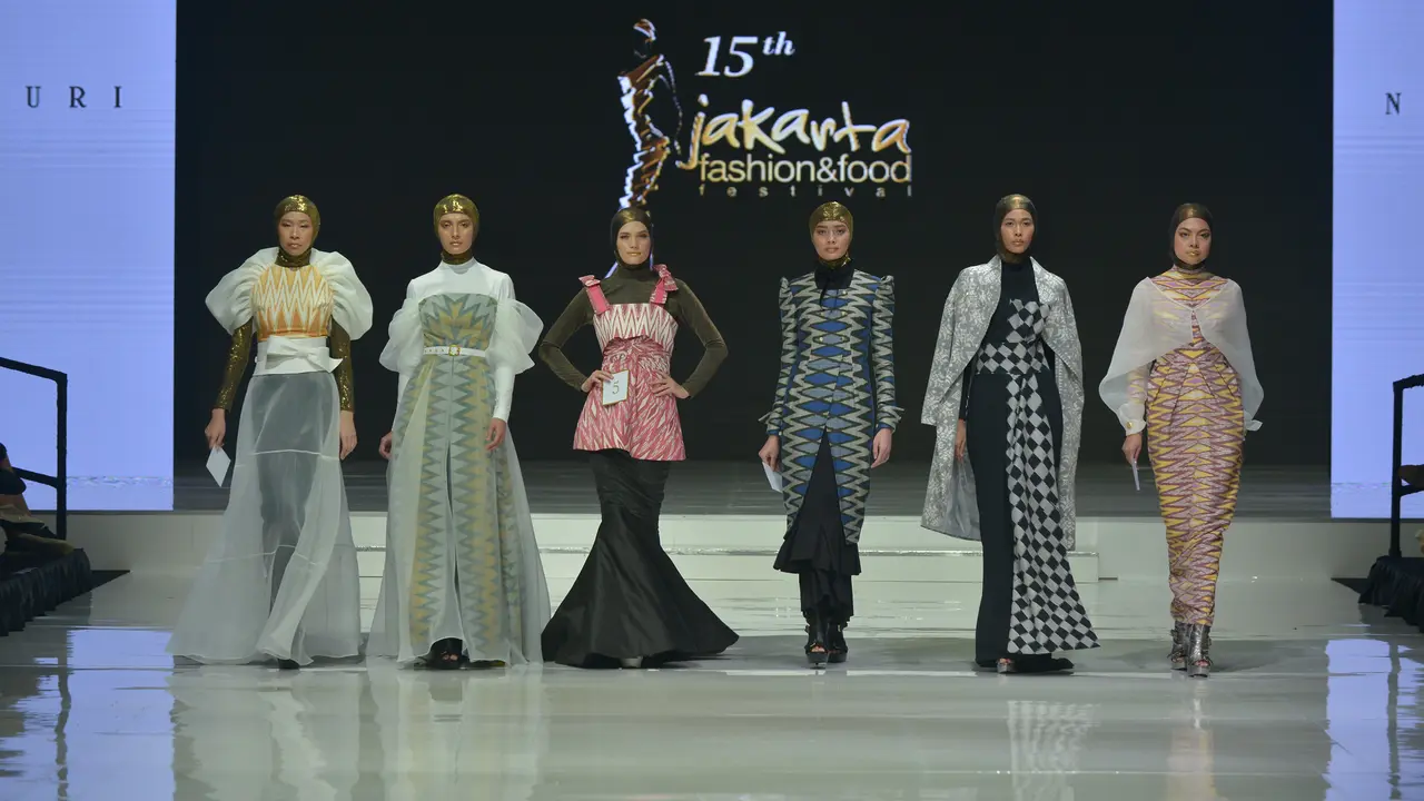 6 Desainer Hadirkan Nuansa Indonesia dalam Karya Mereka