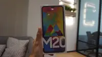 Boks Samsung Galaxy M20 (Liputan6.com/ Agustin Setyo W)