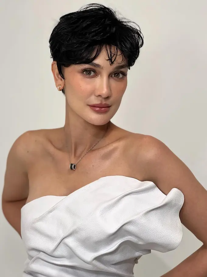 Tampilan Manglingi Luna Maya dengan Rambut Baru, Terlihat Fresh dan Awet Muda dengan Rambut Pixie Cut