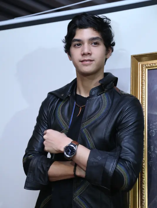 Menurut kabar yang beredar, Al mendapatkan bayaran fantastis dari Raffi Ahmad. Bahkan, ada yang menyebut hingga 10 miliar. Benarkah? "Rp 10 miliar, amin, amin," ucapnya diiringi tawa.  (Nurwahyunan/Bintang.com)