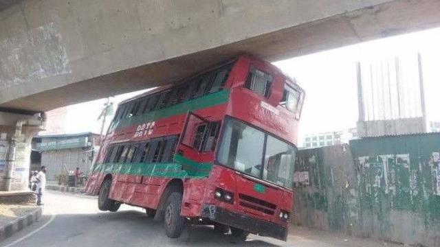 6 Potret Pasrah Orang Lagi Sial, Ngenes Lihatnya