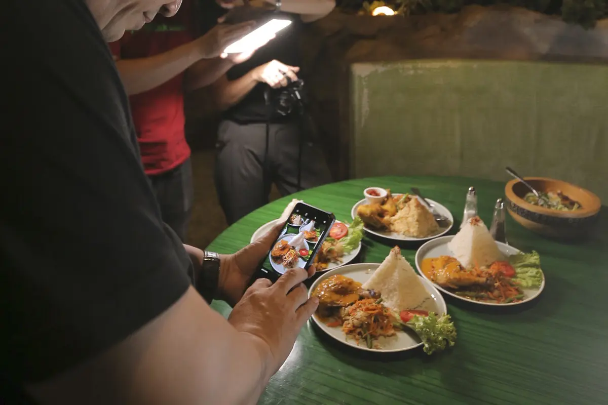[Fimela] Komunitas Jangkrik Kuliner: Tempat berkumpulnya si tukang makan