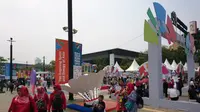 Suasana kompleks Gelora Bung Karno (GBK), Senayan, Jakarta, tidak terlalu dipadati pengunjung jelang upacara penutupan Asian Para Games 2018, di Stadion Madya, Sabtu (13/10/2018). (Bola.com/Muhammad Ivan Rida)