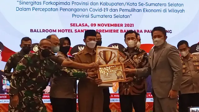 Pemkot Palembang Raih Penghargaan Kota Terbaik Program Keroyok Vaksin