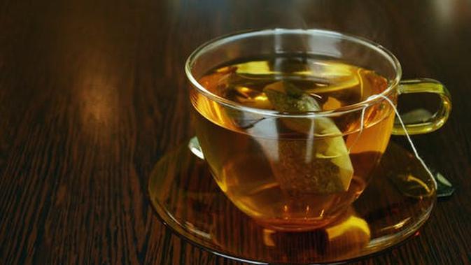 Minum teh hijau dengan teratur sebelum makan (sumber: pexels)
