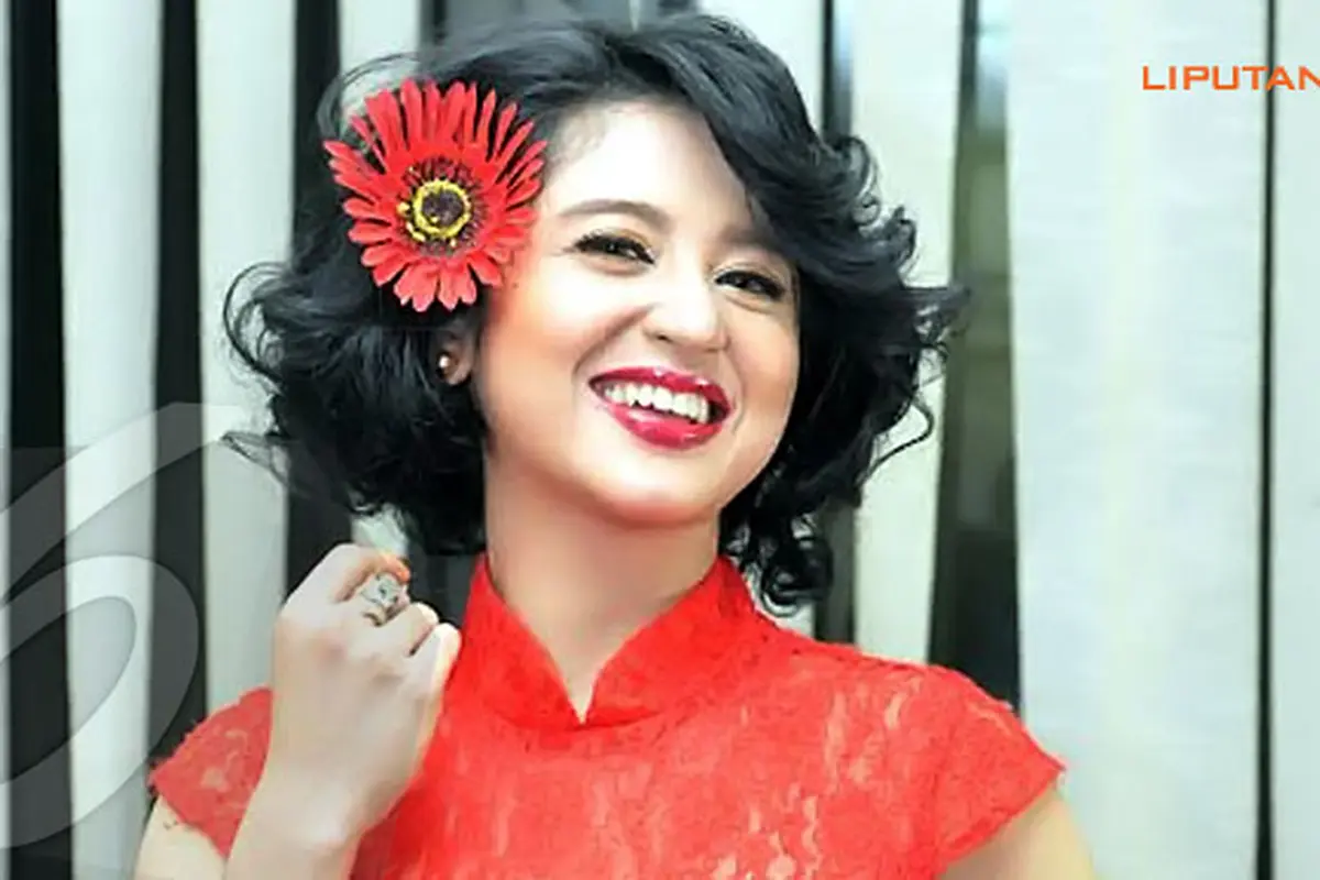 dewi-perssik-2-140130b.jpg