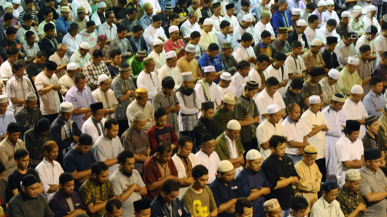 Ribuan Umat Muslim Laksanakan Salat Gerhana di Istiqlal