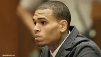 Kasus Penganiayaan Kelar, Chris Brown Dituduh Tabrak Lari