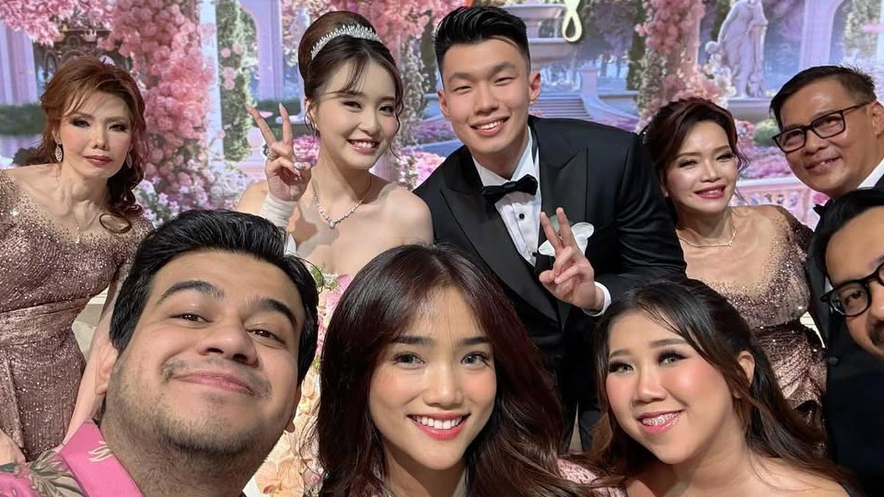 Fadil Jaidi Nempel Terus Sama Fuji saat Kondangan Vior dan Vincent, Kompak Pakai Outfit Warna Pink