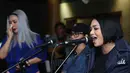 Tidak berbeda dengan konser di kota-kota sebelumnya, di Jakarta nanti tiga penyanyi senior itu juga akan membawakan lagu secara solo disamping membawakan secara kolaborasi. (Nurwahyunan/Bintang.com)