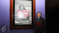 Istri Widji Thukul, Dyah Sujirah alias Sipon ikut nonton bareng film Istirahatlah Kata-Kata. (Fajar Abrori/Liputan6.com)