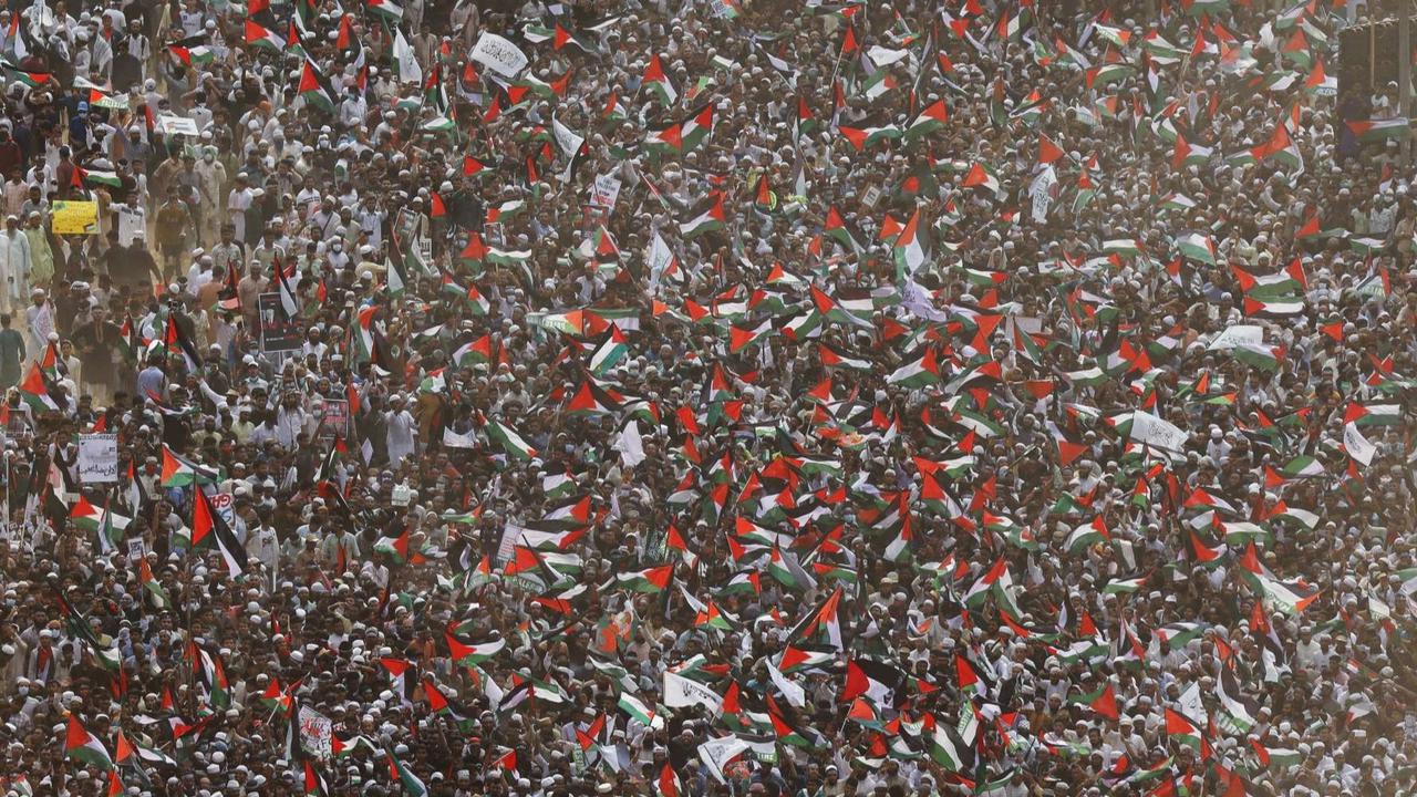 FOTO: Penampakan Lautan Manusia Sesaki Aksi Solidaritas untuk Warga Palestina di Bangladesh