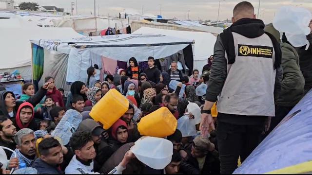 INH Distribusikan Bantuan Kemanusiaan Air Bersih di Kamp Pengungsi Gaza Palestina
