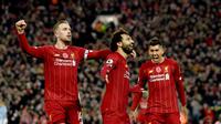 Jordan Henderson, Mohamed Salah, dan Roberto Firmino merayakan gol Liverpool ke gawang Manchester City di Anfield, Minggu (10/11/2019) (Foto: Premier League)