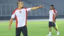 <p>Pemain Timnas Indonesia, Ragnar Oratmangoen saat sesi official training di Stadion Madya, Senayan, Jakarta, Senin (9/9/2024) jelang menghadapi Australia dalam laga kualifikasi Piala Dunia 2026 yang akan digelar Selasa (10/9/2024). (Bola.com/M Iqbal Ichsan)</p>