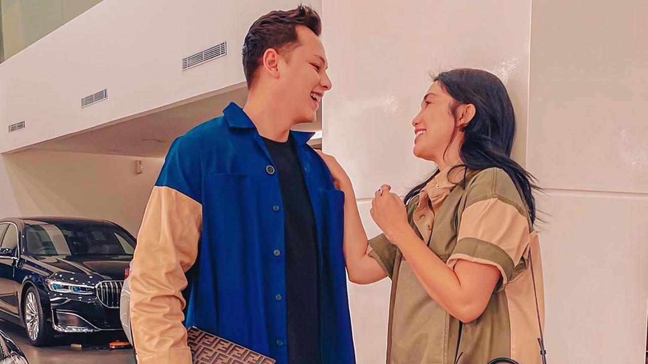 [Fimela] Keluarga Andhika Pratama dan Ussy Sulistiawati