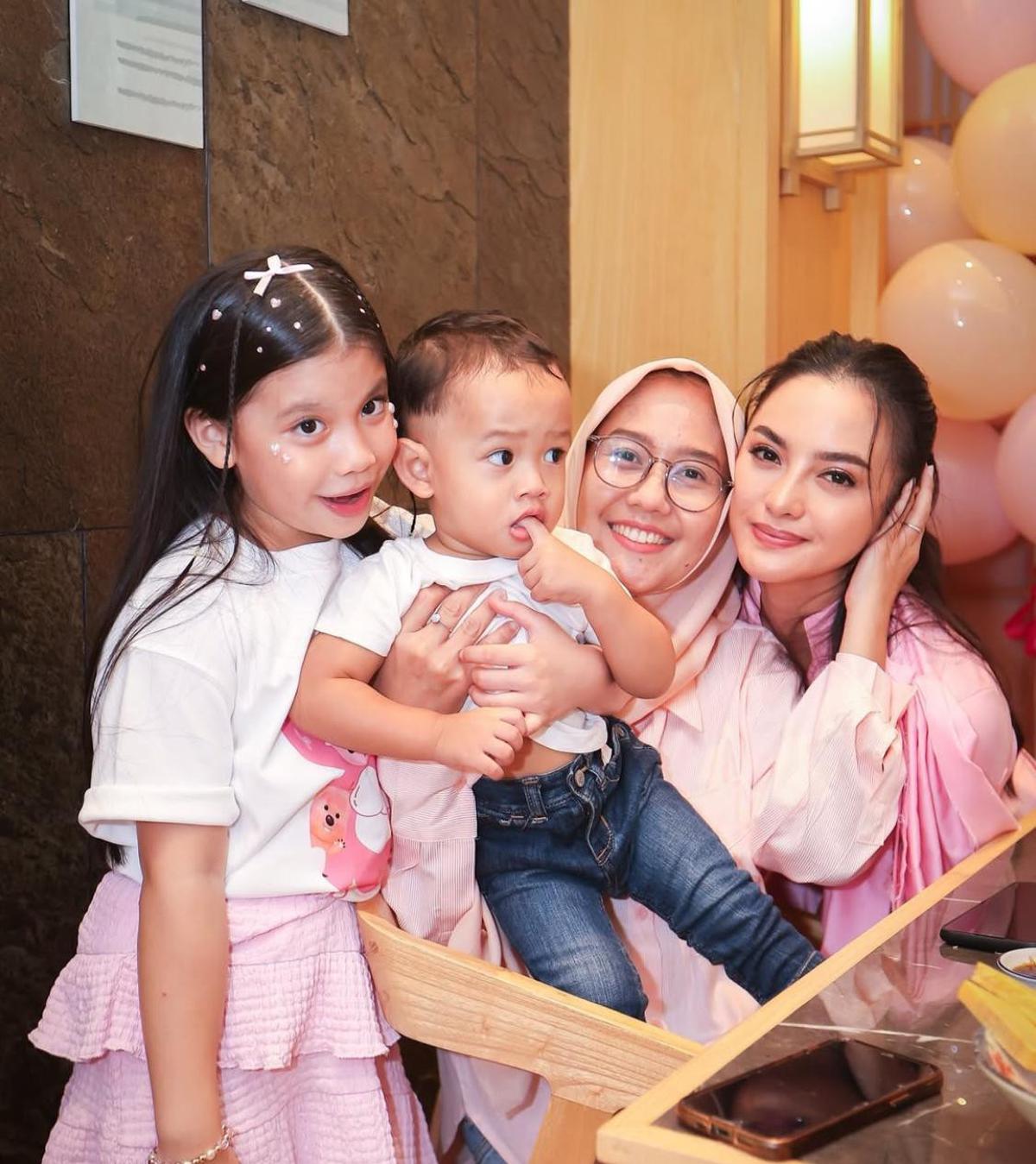 Cattleya Rayakan Ulang Tahun Ke-8, Ririn Ekawati dan Ibnu Jamil Beri Kejutan Manis di Akhir Tahun