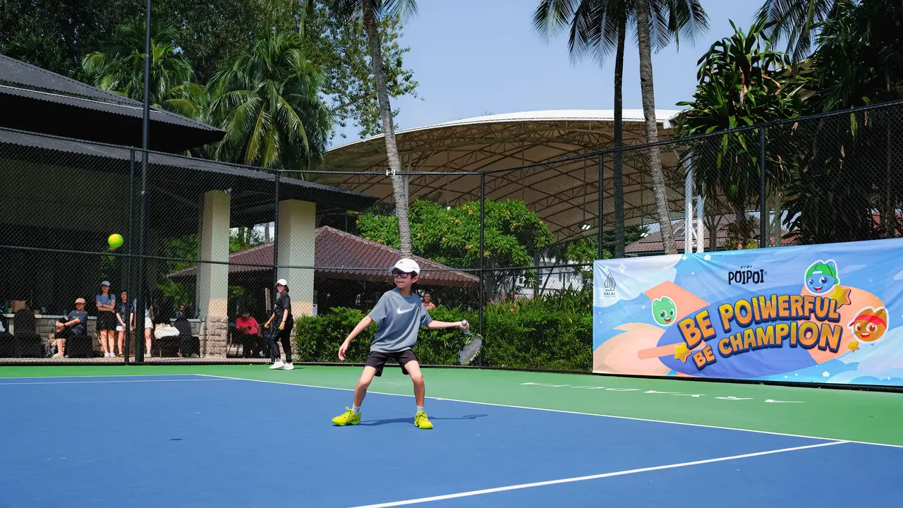 Pelatihan tenis untuk anak-anak di Poipoi Orca Junior Festival 2026