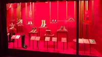 Pameran Sepatu Bermodel Ekstrem Dihelat di London