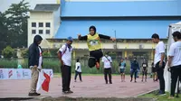 Novitria Indriarti Hasibuan dari SMA Muhammadiyah 9 Aek Kanopan berhasil naik podium juara nomor lompat jauh putri Energen Champion SAC Indonesia 2022 Kualifikasi Sumatra Utara dengan lompatan sejauh 4,59 meter, Jumat (11/11/2022). (Ist)