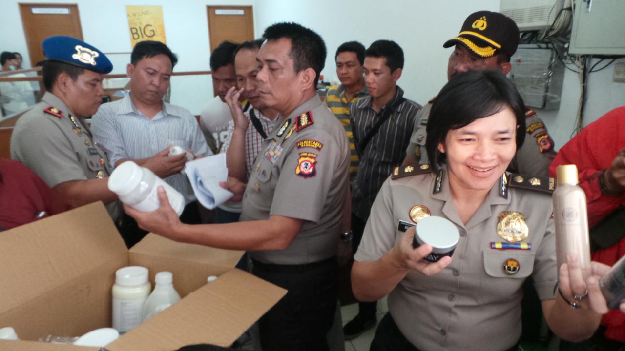 Produk Kosmetik Palsu Bikin Kulit Terbakar