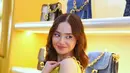 Warna kuning yang cerah ini tidak hanya mencerminkan keceriaan, tetapi juga memberikan kesan royal yang mengingatkan pada gaun ikonik Princess Belle.​ [Dok/FIMELA/Adrian Utama P].