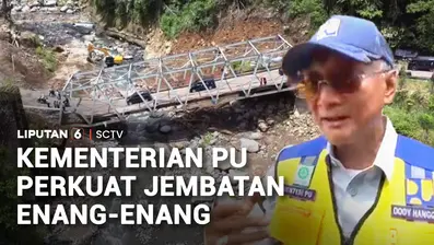 Batal berangkat ke New York, Menteri Pekerjaan Umum meninjau Jembatan Enang-Enang di Bener Meriah, Aceh. Sebelumnya jembatan dibangun secara swadaya oleh masyarakat setelah 8 bulan rusak diterjang banjir bandang.